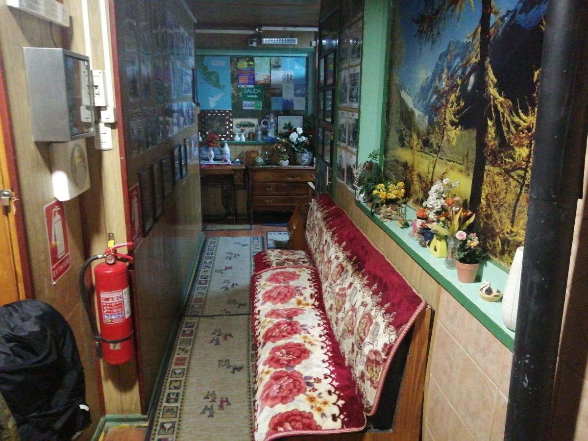 Alojamiento Familiar Rey Bed & Breakfast Punta Arenas Exterior photo